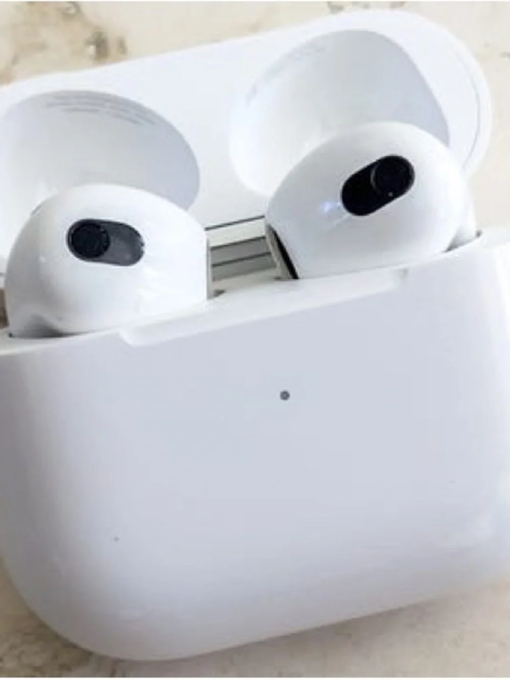Apple AirPods 3rd gen White Wireless Earbuds with Charging Case